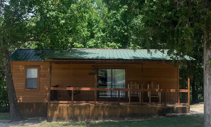 Branson Cottage | Serenity Falls Cabin includes 2 bedrooms (1 with a queen size bed and 1 with a full size bed), 1 fut