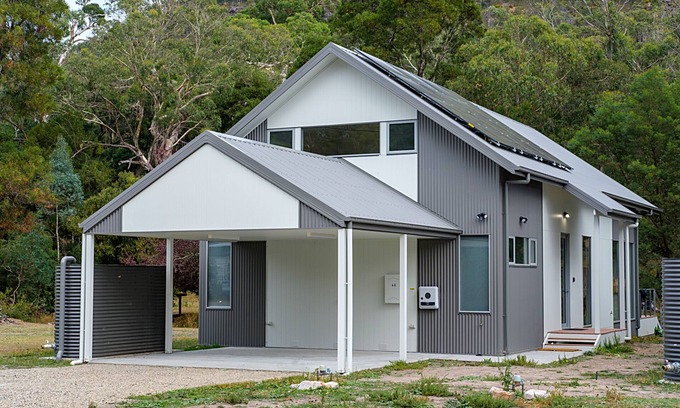 Halls Gap House | Serenity HG4A: Brand New Town House with absolute NP frontage and superb views