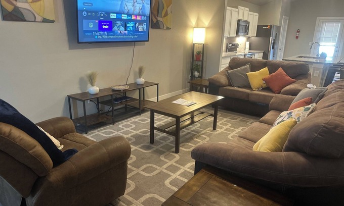 Odessa House | Serenity Oasis w/3 Bedrooms, 2 Baths, 6 Beds and workspaces. Productive Paradise