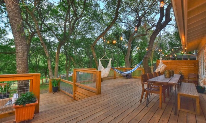 Georgetown House | 'Serenity On The San Gabriel' Pet-Friendly! Riverfront! Kayaks! Bikes!