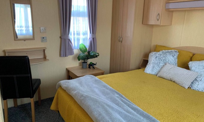 Skegness Ski Chalet | Serenity Place Caravan 2 Double Beds With Varanda