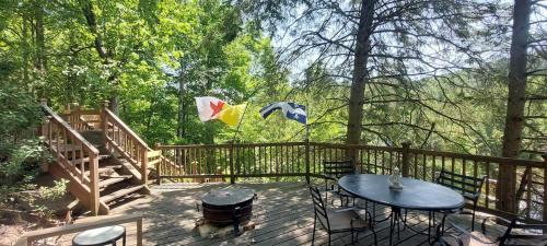 Huberdeau House | Serenity Tree house on the lake