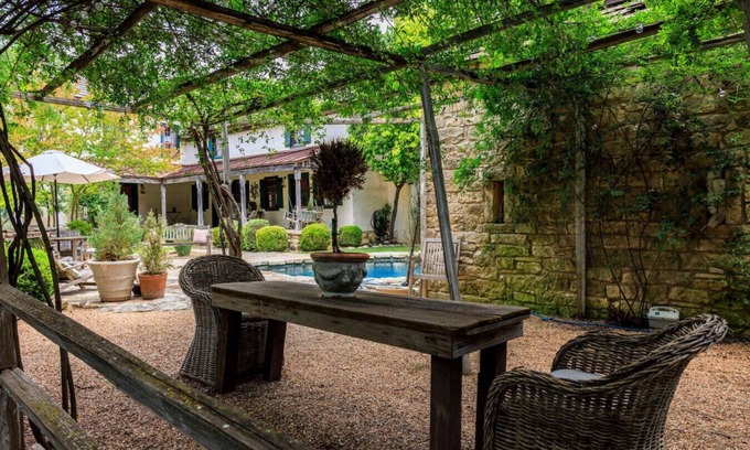 Fredericksburg Cabin | Settler's Crossing Sanctuary! Sleeps 35 | Weddings