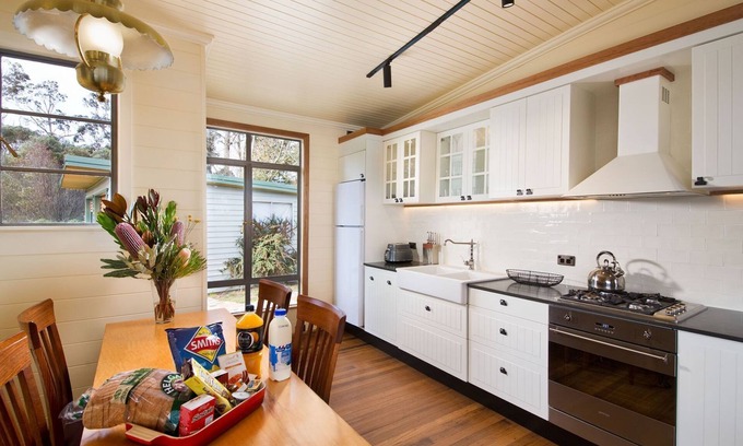 Medlow Bath House | Seven Sisters Escarpment Views