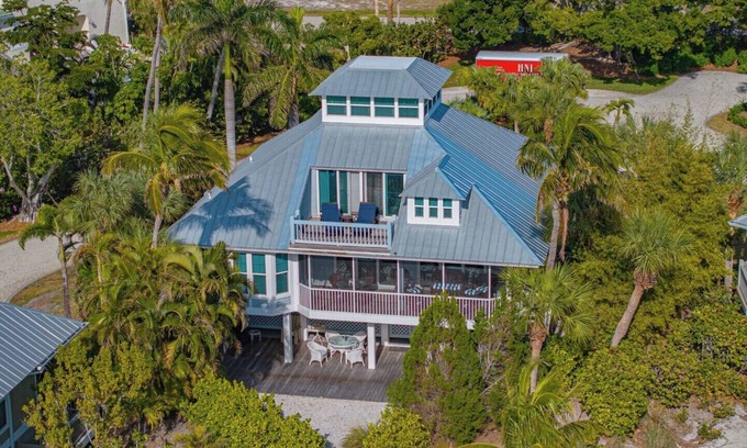 Boca Grande House | Sewarch 29 - Beach House - Sleeps 10 - Pet Friendly!