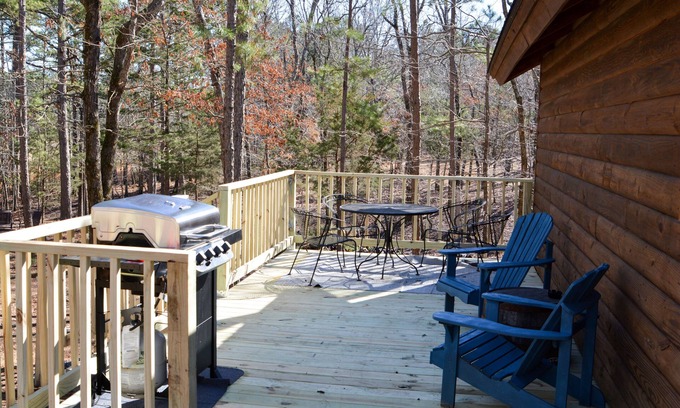 Board Camp Cabin | Shady Bend Bunk house, sleeps 4, 1 mile from the WPG south trail head.