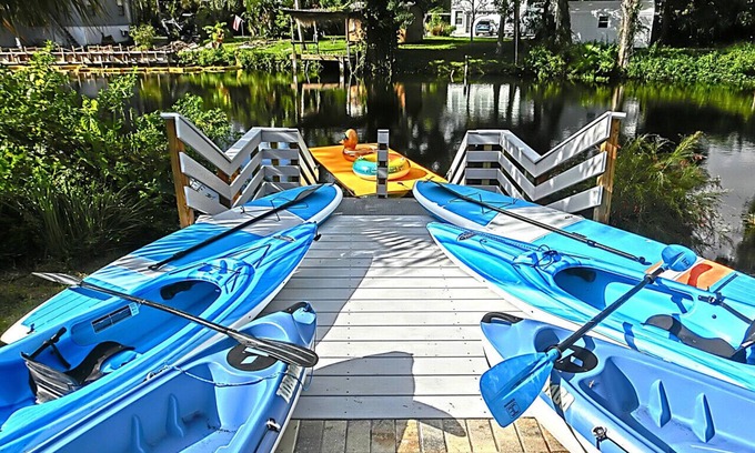 Weeki Wachee Gardens House | Shelter from the Storm | Weeki Wachee Riverfront Escape