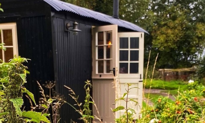 Lemington Cabin | Shepherd hut Glamping in Northumberland