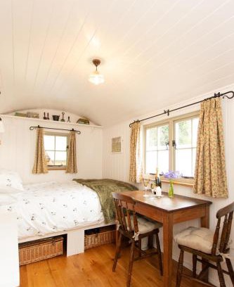 Longtown Cabin | Shepherd's Hut at High Gardens