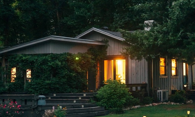 Montevallo House | Shepherds Retreat - 2 miles to I-65