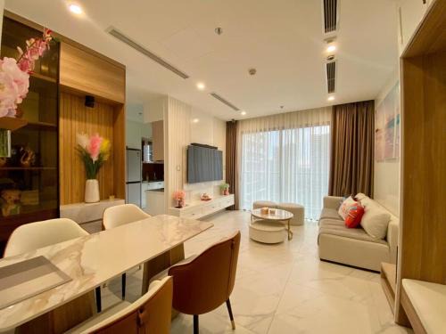 District 9 Apartment | Shi House- 2BR Building BE3 Beverly Modern & Quiet