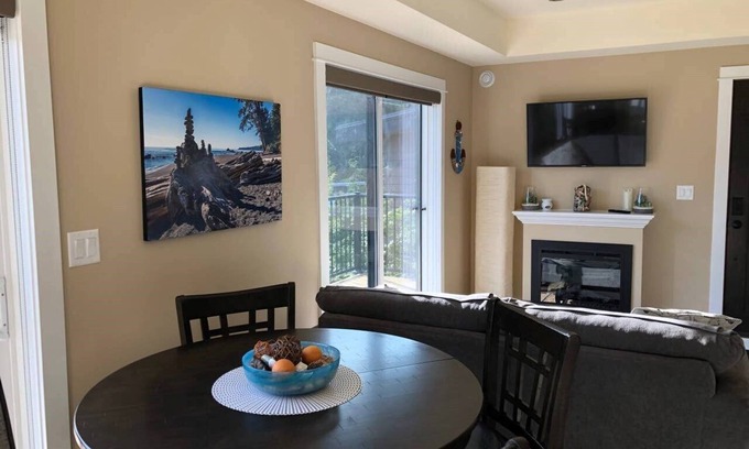 Port Renfrew House | Shore 2 Please - Lower Unit,BRIGHT/Mountain views H198251310