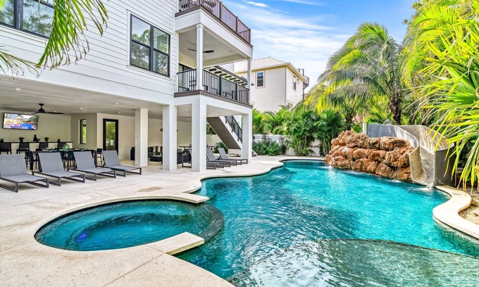 Sarasota House | Shore is Something | 5000sqft, Walk to Lido Beach, Bike to St Armand Circle