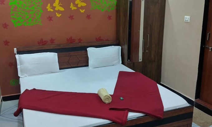 Rajpipla Hotel | Shree Keshrinanadan homestay