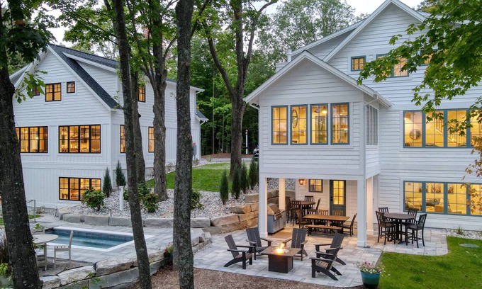 Mayfield House | 🏞️ Side-by-Side Serenity Lakefront Homes w/Hot tub
