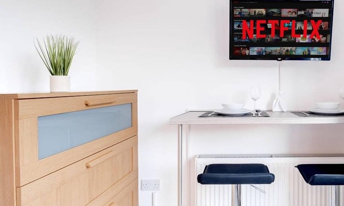 Stoke-on-Trent Apartment | Sienna 1D – Smart TV + Kitchenette + Wi-Fi