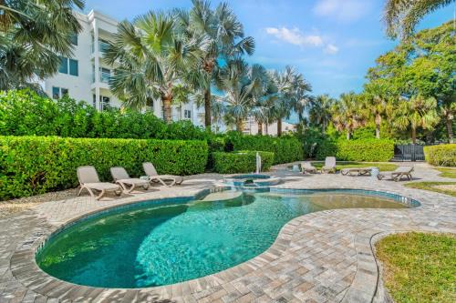 Siesta Key Village House | Siesta Breeze Retreat - 300