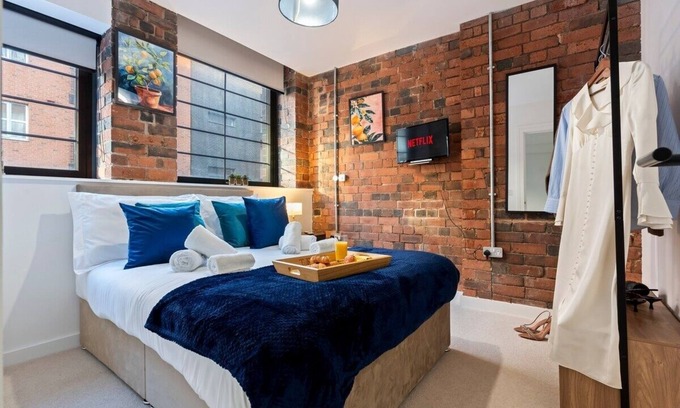 The Westside Apartment | Signature Suite: City Centre | Canal | Pool & Snooker Table | Netflix -Sleep 7