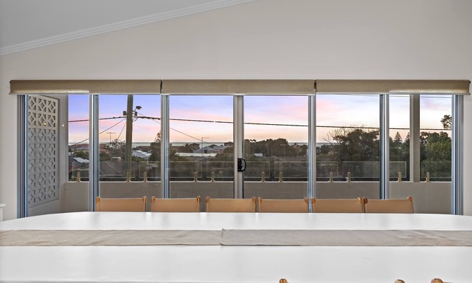 Silver Sands House | Silver Sands Sanctuary - 6BR Beachside Luxury