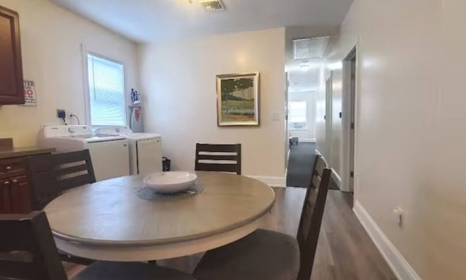 Hartford Apartment | Simple and Relaxing Urban Condo Near Everything