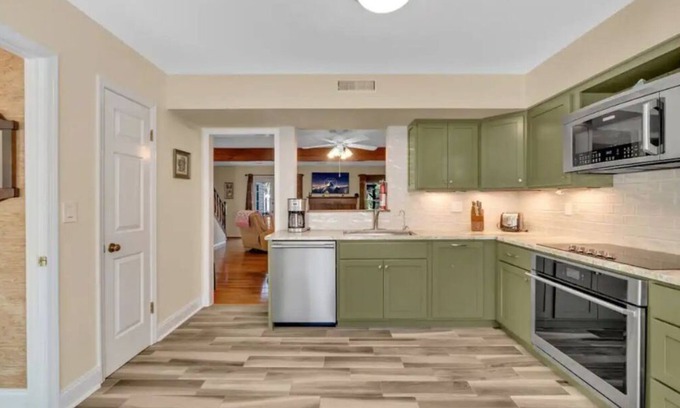 Royal Pines House | Simple comforts of home conveniently located