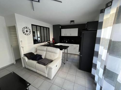 Decines-Charpieu Apartment | Since 1996 - Groupama Stadium, LDLC Arena, Eurexpo, Lyon, Appartement Calme