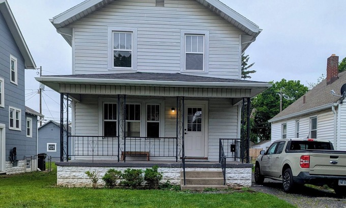 Near East Columbus House | Single family home. 2 bed, 1 bath. Month to month fully furnished. Pets ok.