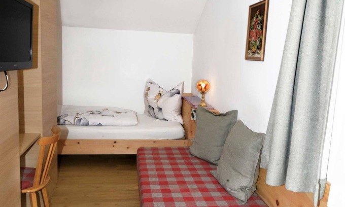 Thaur Apartment | Single room with shower and toilet 3 - Gästehaus Sonnenheim