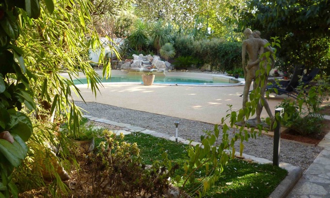 Aiguelongue Villa | single storey villa in Montpellier with garden and landscaped pool, 4 people