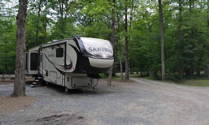 Wellsboro House | Site R Full Hookup up to 38ft