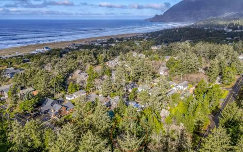 Manzanita House | Sitka by the Sea - Meredith Lodging