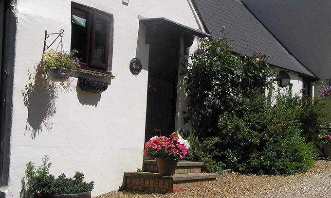 East Haddon House | Situated on a marked walk in beautiful countryside - we are dog friendly