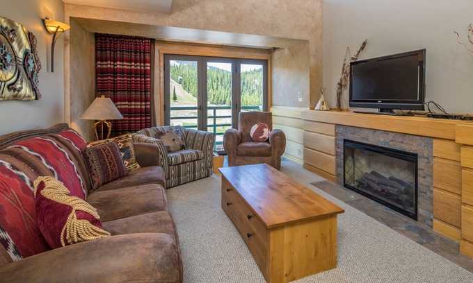 Big Sky Condo | Ski-in/out condo with beautiful views & shared fitness center/pool/hot tub - Shoshone Ski-In/Out