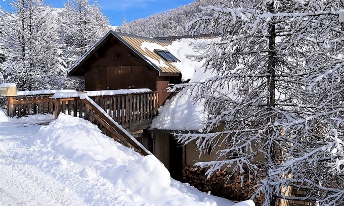Les Claux Ski Chalet | SKI IN SKI OUT CHALET SLEEPS 14 JACUZZI MOUNTAIN VIEW VARS LES CLAUX
