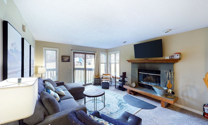Ludlow Condo | Ski-in/ski-out condo with WiFi, washer/dryer, mountain views & golf nearby