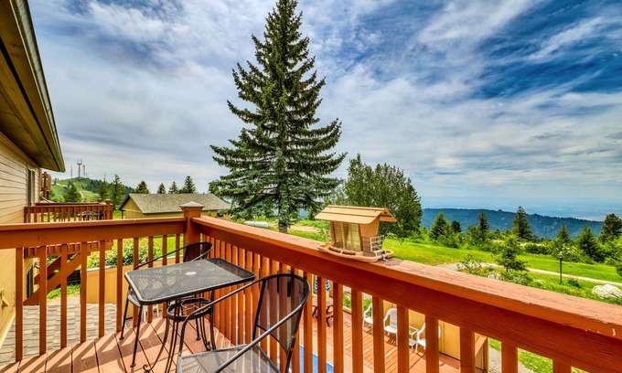 Boise Condo | Ski-in/ski-out condo with panoramic views