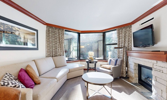 Olympic Valley Condo | Ski-in/ski-out Olympic Valley retreat with two adjacent units, pools, & hot tubs