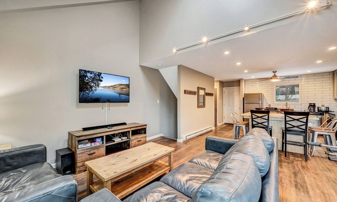 Village at Camelback House | Ski On/Off Camelback,Snowtubing,Pool,Waterparks,Paintball,Casino,Tennis,Zip-Line