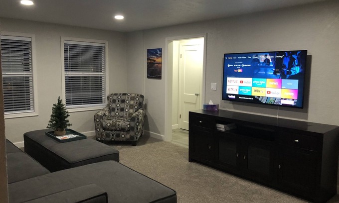 Sioux Falls Apartment | Skots Villa Upper East. Centrally located near Sanford Medical Center & Midco.