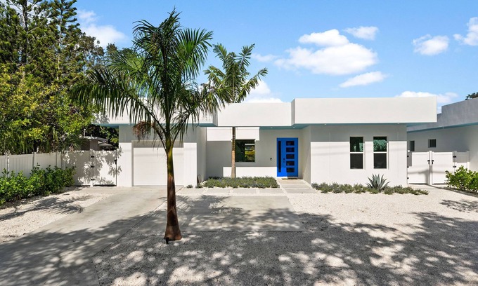Arlington Park House | SKY BLUE Sarasota. Pool Home. Build 2023. Option for up 18 guests