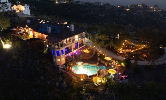 Crest House | Sky Candy Estate - Sunrise+Sunset Views, Pool, Spa