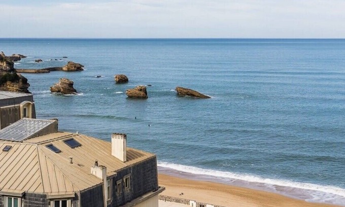 Biarritz City Centre Apartment | SKY KEYWEEK 2 bedroom sea view apartment in the center of Biarritz