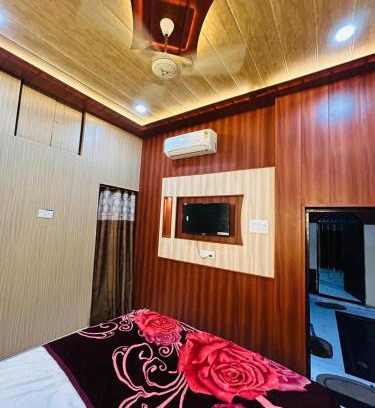 Chandauli House | Sky Rooms & Cafe