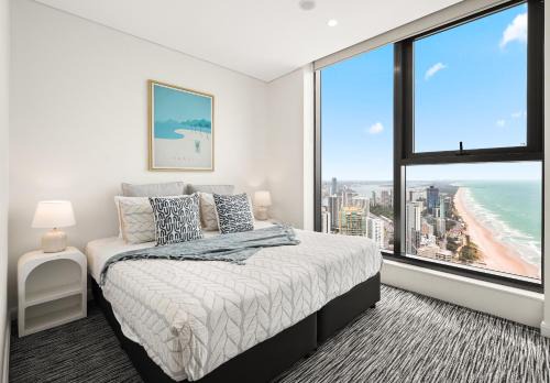 Surfers Paradise Apartment | Skyhigh Suite with Ocean Views - Pet Friendly