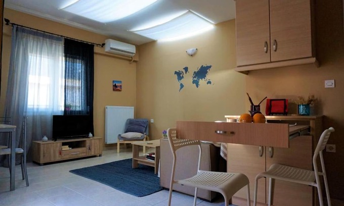 Khalkis Apartment | Skylight home