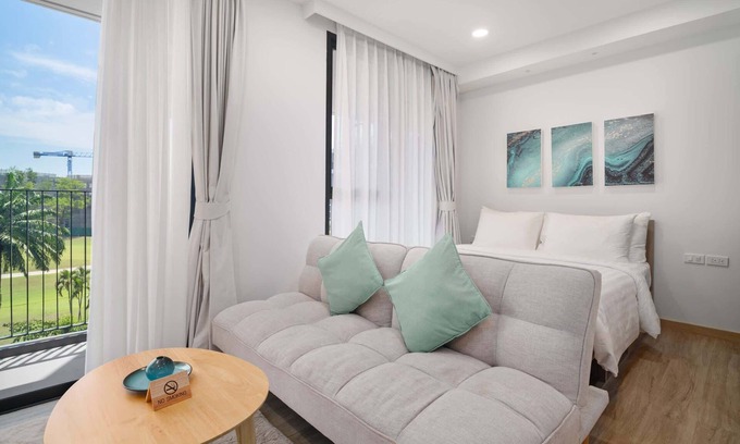 Laguna Condo | Skypark Aurora Studio 1A Golf side