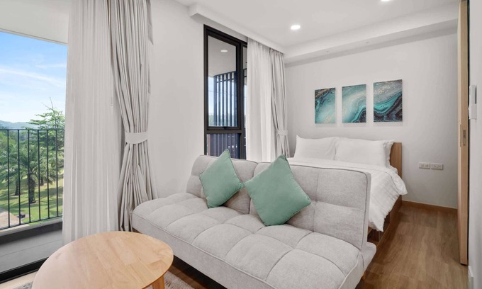 Laguna Condo | Skypark Aurora Studio 1A Golf side