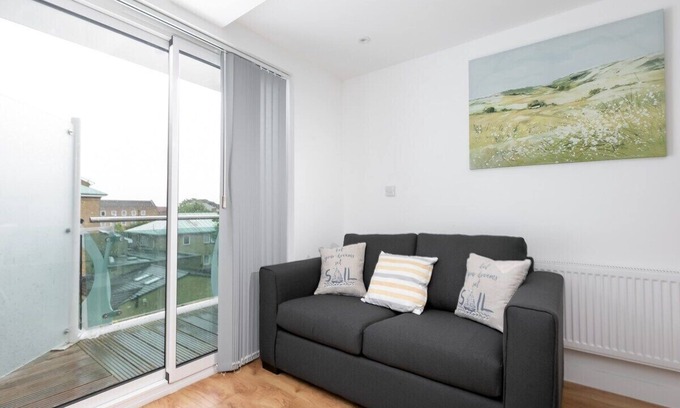 Grange Apartment | Skyvillion - 2Bed Enfield Flat w/Balcony & Parking