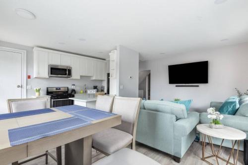 New Rochelle Apartment | Sleek 1 Bedroom Apartment Plus Balcony 30 Mins to NYC