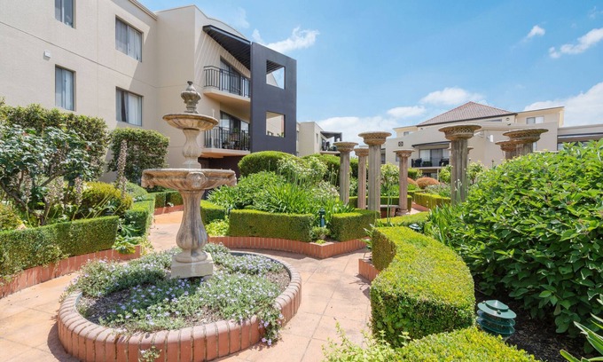 Kingston Apartment | Sleek 2-Bed Apartment in Vibrant Kingston